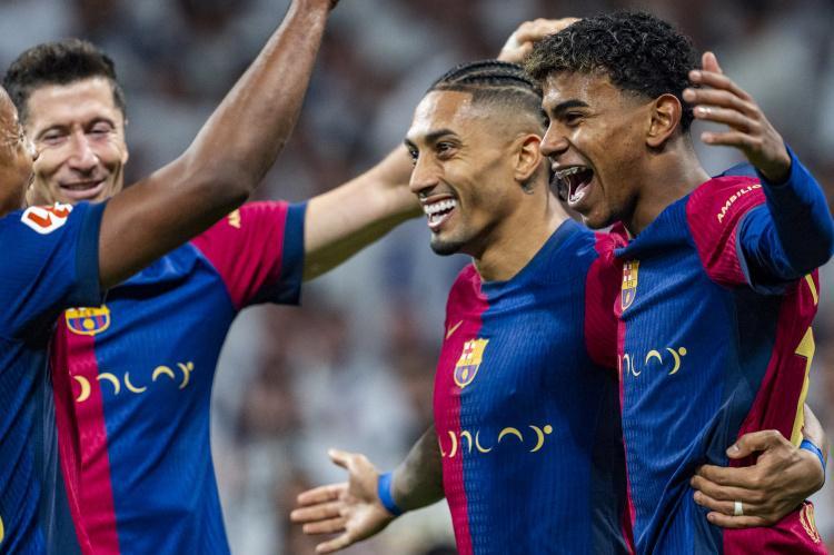 巴萨欧冠联赛阶段大名单：莱万、拉菲尼亚、亚马尔领衔，特狮入选