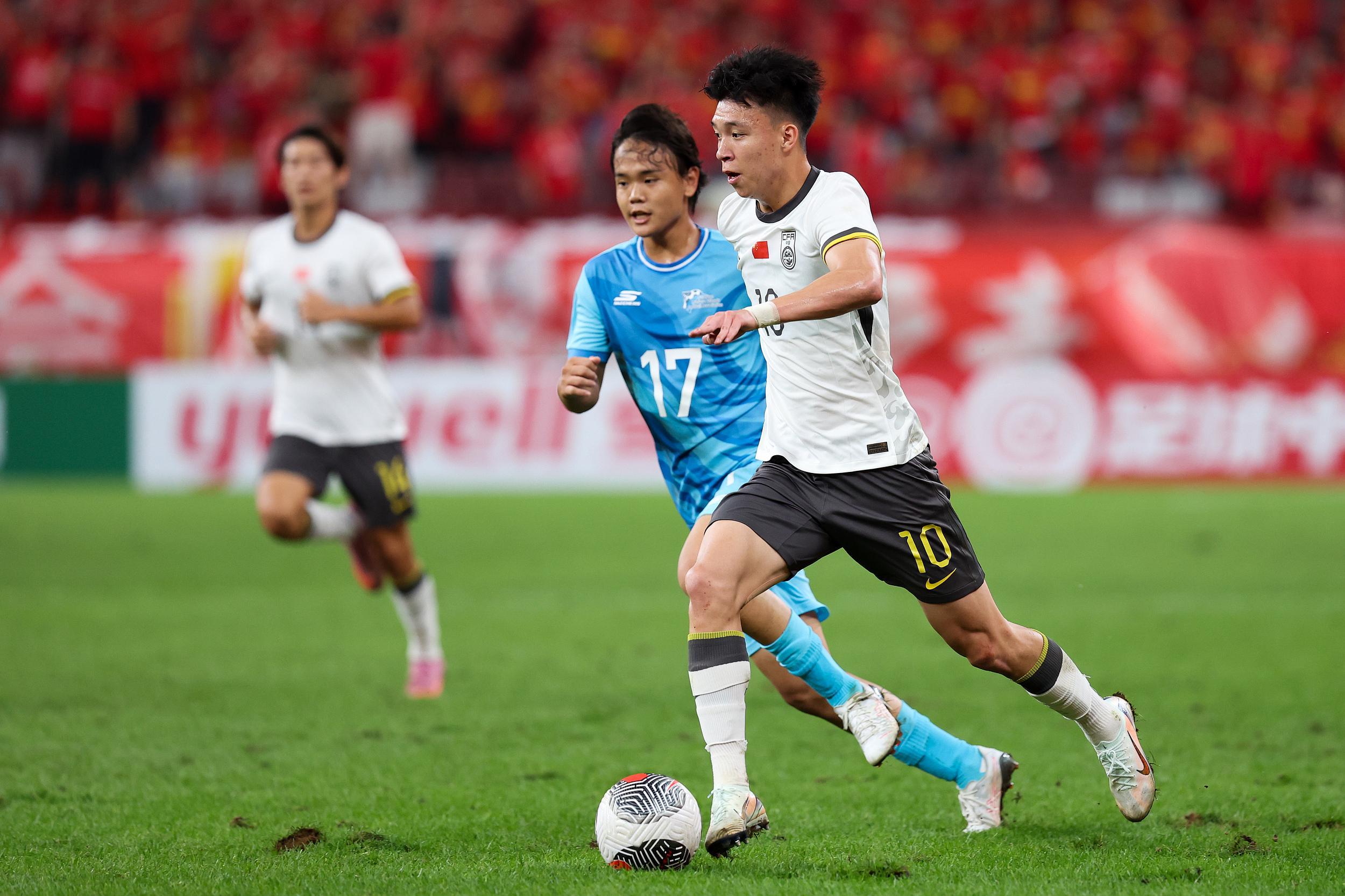 记者：国青这批队员王钰栋独一档，要更好发展应尽快留洋